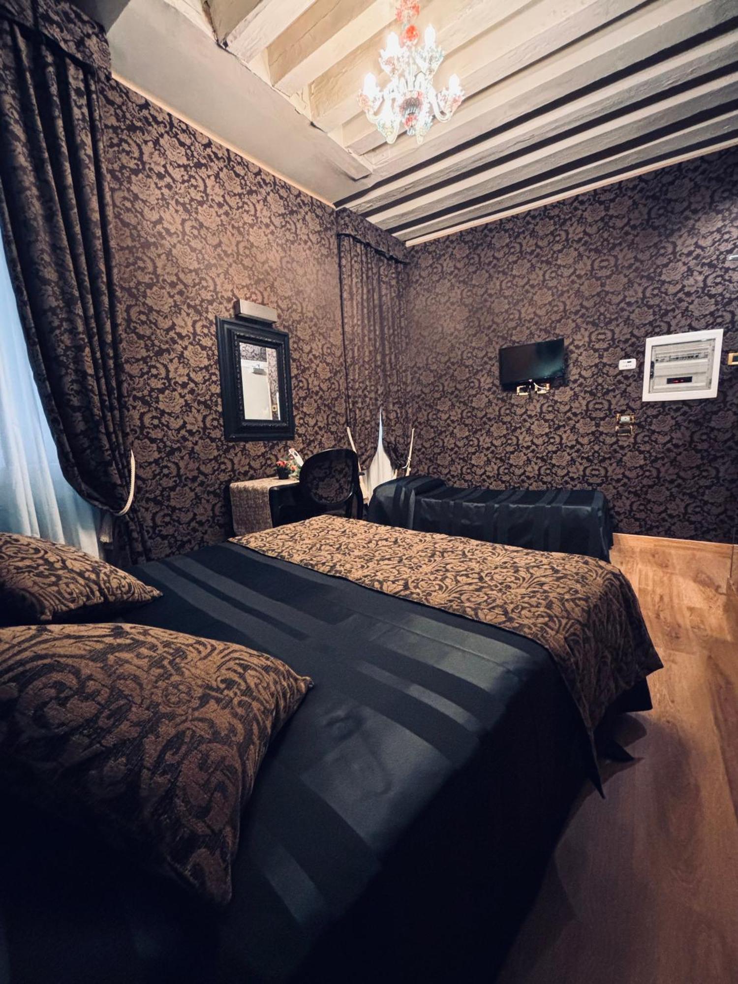 Superior Quadruple Room,1571277476:JPEG